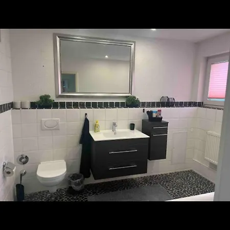 Huebsche Naehe Duesseldorf Messe Und Flughafen *