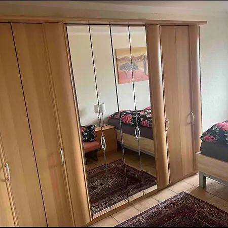 Huebsche Naehe Duesseldorf Messe Und Flughafen